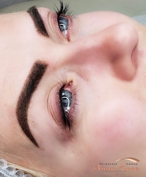 Woman after the lash enhancement & eyebrows powder technique done, Anna Kara PMU